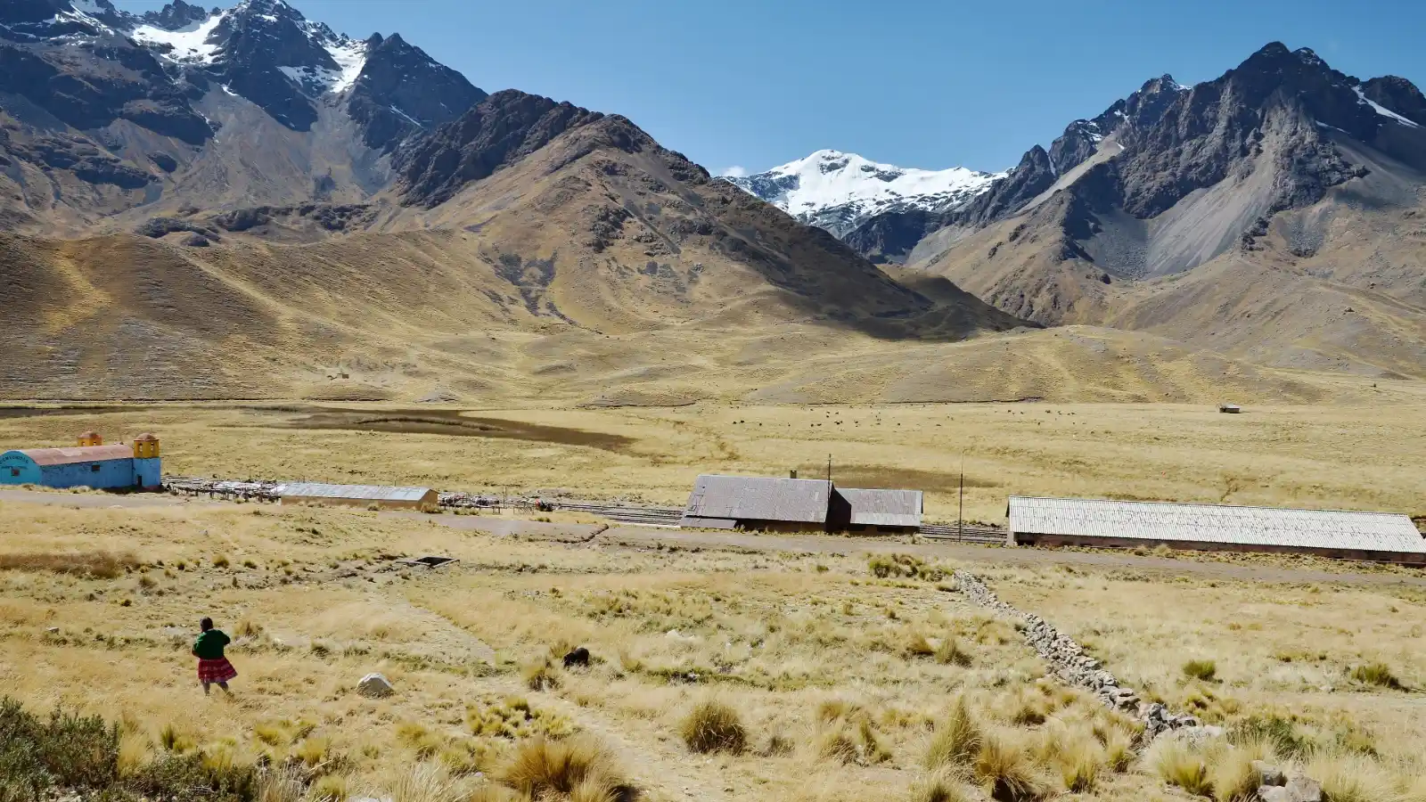 Abra La Raya con montañas nevadas, el punto más alto entre Cusco y Puno