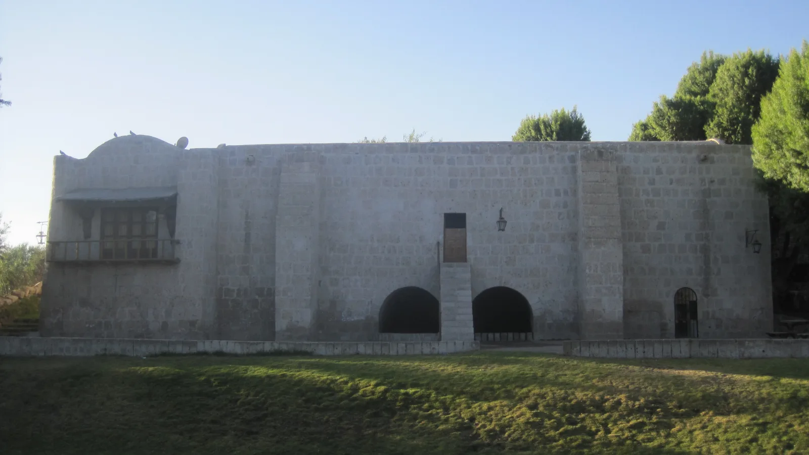 Molino de Sabandía, construcción de sillar entre la campiña de Arequipa